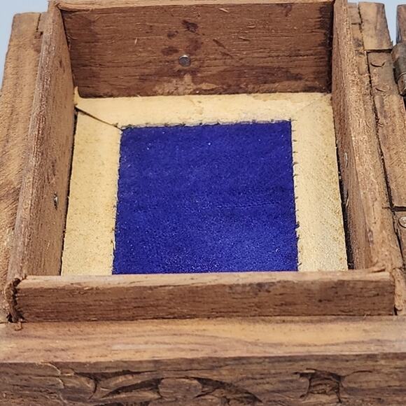 Vintage Hinged Lid Wooden Trinket Jewelry Box Ornate Floral Inlay on Top - Picture 10 of 15